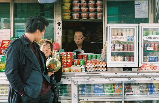 이제는 볼 수 없는 한강 고수부지의 간이 편의점.