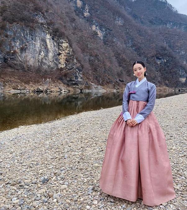 Actor Jin Se-yeon gave a testimony to the end of the drama Gantaek.Jin Se-yeon posted several photos on his SNS on the 10th, along with an article entitled Thank you for being with Eunbo until the end; I was very sweet, very sweet.In the open photo, Jin Se-yeon is wearing a hanbok and shows off his simple appearance. His subtle smile creates innocence.On the other hand, Jin Se-yeon played the role of Kang Eun-bo in the end TV drama Gan-taek - Womens War on the 9th.He will co-work with Jang Gi-yong and Lee Soo-hyuk at KBS2 Drama Bone Again, which will be broadcasted first in April.