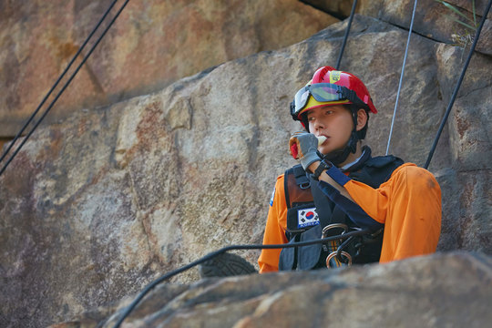 The dizzying shooting scene of KBS 2TV drama Forest starring Park Hae-jin (playplayed by Lee Sun-young, co-produced by IHQ co-produced Star Force, branch contents) took off the veil.In the drama, 119 special rescue Firefighters were released with vivid photos of Actors who shot numerous scenes such as disassembled fire scene, cliff, helicopter repel descent.Forest is a work that depicts the contents of the characters with realistic desires healing the wounds of their hearts with their unhappiness memories in the space of Forest and realizing the essence of happiness.In the drama, Park Hae-jin plays the role of Kang San-hyuk, who becomes a 119 special rescue team from a cool M & A expert, and plays a direct Firefighter.In fact, Park Hae Jin and the Actors who were divided into 119 special rescue teams in the play were shooting in Gangwon Province.All the shots were safely taken with the participation of actual Firefighters, but most of the scenes were shooting with a lot of physical strength.Park Hae-jin, who was exhausted from the filming that went between the steep rocks, took a picture of the party with ice cream.As I filmed on the mountain for a long time, Park Hae Jin and the Actors of the Firefighter showed off their strong friendship as if they were real Firefighters.Park Hae-jin said, Thanks to the Actors and Firefighters who played the role of the 119 special rescue team, who gave each other a strong will in the long and rough shooting, I was able to continue shooting in difficult situations.In particular, Kim Eun-soo, who was the youngest member of the rescue team as a junior of Park Hae-jins agency, and Geum Min-san, who was divided into a tin-type crew, are the back door that he relied on each other throughout the shooting with Park Hae-jins right arm and left arm.Park Hae-jin has been impressed by the staff for his careful efforts to give a sense of reality to the role of the play, such as training the actual Firefighters after the intense physical training for the role of the Firefighter.kim myeong-mi