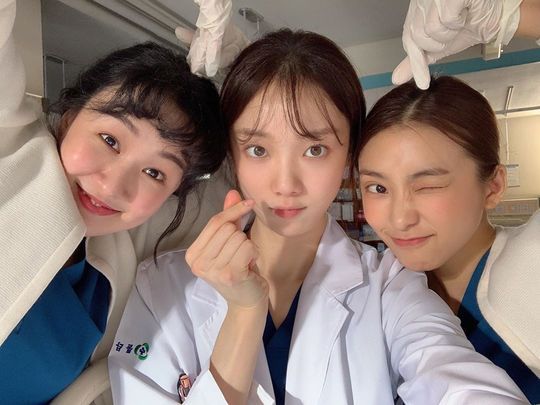Actor Lee Sung-kyung sent a heart with a lot of charm to viewers with Yoon Purple Jin Ji-an.Lee Sung-kyung posted two photos on February 10 with an article entitled Umjurang on his personal instagram.Lee Sung-kyung in the photo made a heart with his fingers.Singer and Actor Yun Purple, on the right side of Lee Sung-kyung, winked and showed a finger heart over his head.Actor Jeong Ji-an, left, drew a big heart over his head.Lee Sung-kyung played the role of a thoracic surgeon, Cha Eun-jae, who has surgery in the SBS drama Romantic Doctor Kim Sabu 2.Yoon Purple, who is appearing in the drama with Lee Sung-kyung, plays the role of nurse Ju Young-mi in the drama and Jeong Ji-an plays the role of Um Hyun-jung.Choi Yu-jin