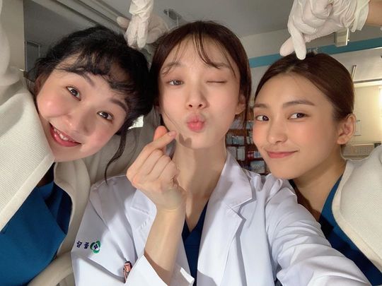 <p>Actor Lee Sung-kyung of this code, Bora Jeong, Ji-an with viewers in a school Packed with plenty one to spent.</p><p>Lee Sung-kyung is 2 10 personal Instagram on a strict Italianis written with 2 photos showing. Photo belongs to Lee Sung-kyung with a finger to create it seemed. Lee Sung-kyung the singer cum Actor Yoon Bora, a wink, and head for the finger to life. Lee Sung-kyung on the left side of the Actor Jeong Ji-an, this head large one you painted.</p><p>Lee Sung-kyung is a SBS On the drama romantic floor Kim, Department 2in surgery nausea have a thoracic surgeon car is the current role was. Lee Sung-kyung along with drama starring of Yoon Bora, the nurse main operating station, and Jeong Ji-an, which is to realize the role each year and can.</p><p>Meanwhile, SBS drama romantic floor from the Kim Part 2is every Monday, Tuesday 9 PM 40 minutes, will be broadcast</p>