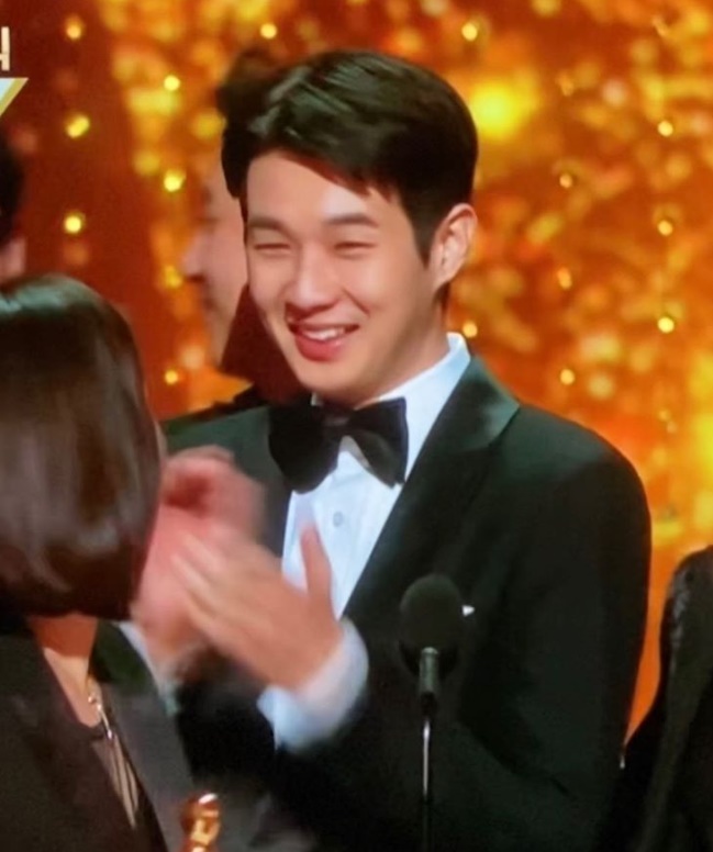 Actor Park Seo-joon expressed his thrill at the four-time Academi Awards of Parasites.Park Seo-joon posted a short article on his instagram on the 10th, Crazy ... with a video of the 2020 Academy Awards TV broadcast.The video showed Actor Jane Fonda calling PARASITE for the 92nd Academy Awards.Then, Bong Joon-ho and Actor Song Kang-ho share a hug of excitement.Park Seo-joon then captured Actor Choi Woo-shik, who appeared in Parasites, and posted an enlarged photo.In addition, he applauded with emoticons, saying, I honestly steal tears.Park Seo-joon and Choi Woo-shik are famous best friends in the entertainment industry, and Park Seo-joon has also made a special appearance in Parasites.Meanwhile, at the 92nd Academy Awards held at the Dolby Theater in Hollywood, California, on the afternoon of the 9th (local time), Bong Joon-hos Parasite won four awards, including the award for the film of honor, the directors award, the international film award, and the screenplay award.