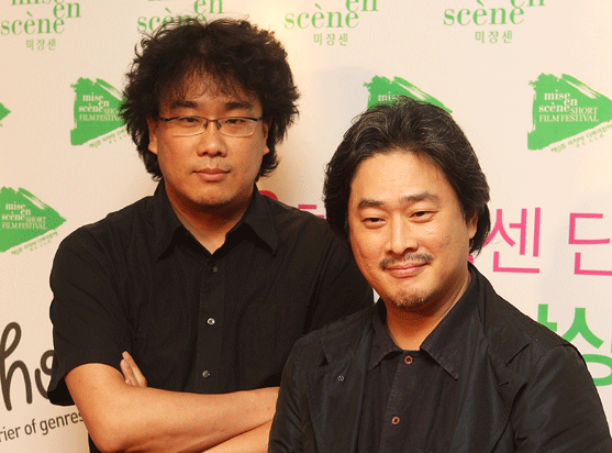 한국 영화계의 세기의 라이벌로 꼽히는 봉준호(왼쪽) 감독과 박찬욱 감독 /연합뉴스