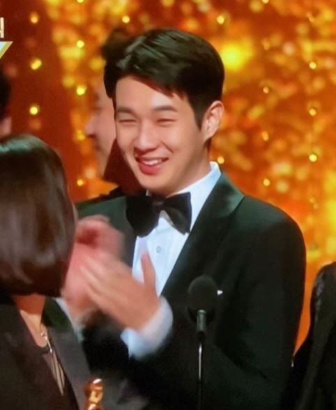 Actor Park Seo-joon celebrates best friend Choi Woo-shikOn the 10th, Park Seo-joon posted a picture on his social network service (SNS) Instagram with an article entitled To be honest, I steal tears.In the public photos, Choi Woo-shik in a tuxedo is applauding on stage.Choi Woo-shik, known as Park Seo-joons best friend, took part in the 92nd Academy Awards on Thursday.Parasite, starring Choi Woo-shik, won the award for best picture on the day.When Parasites were called as the winner, Director Bong Joon-ho, Actor Lee Sun-kyun, Song Kang-ho, Cho Yeo-jung, Choi Woo-shik, Park So-dam, Lee Jung-eun, Barunson E&A Kwak Shin-ae, and CJ Lee Mi-kyung, vice chairman, came together to announce their feelings.Parasites set a total of four awards, including the award for the film, screenplay, international feature film, and director.In the friendship of the two people, the netizens responded such as They are so cute, Congratulations, , best, I am proud, It is a really good friend and I want you to do a work with Friend.Meanwhile, Park Seo-joon and Choi Woo-shik became best friends in the entertainment industry after establishing a relationship through KBS sitcom Family in 2012.They have also made special appearances in each others works, and they continue their special friendships with other best friends, including BTS members, Actor Park Hyung-sik, and rapper Pickboy.
