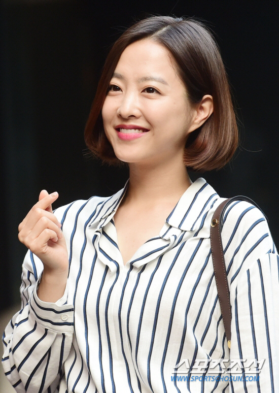 Actor Park Bo-young has signed an Exclusive contract with BH Entertainment.Since his debut as EBS Secret Correction in 2006, he has appeared in the films Your Wedding, Bloody Youth, Wolf Boy and Scandal Makers.Park Bo-young, who pioneered his own unique domain regardless of genres such as drama tvN Abyss, Power Woman Dobong Soon, Oh My Ghost, KBS2 Jungle Fish 1, SBS King and Me, is foreseeing a new leap forward as an exclusive contract with BH Entertainment.BH Entertainment said: Im delighted to be with Park Bo-young Actor.I will not spare any active support for Park Bo-young, who has been loved by the public with impressive acting and more to show in the future, to continue his more active activities in the future. On the other hand, BH Entertainment, which Park Bo-young signed with Exclusive contract, is Ko Soo, Gong Seung Yeon, Kim Go-eun, Kim Yong Ji, Park Sung Hoon, Park Jung Woo, Park Ji Hoo, Park Hae Soo, It is an Actor Global Management Company belonging to Bokrae, Jingu, Chuja, Han Gain, Han Ji-min and Han Hyo-ju.