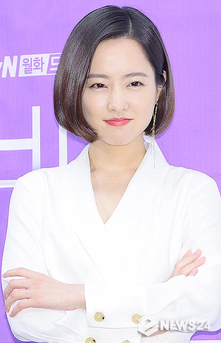 Actor Park Bo-young has signed an exclusive contract with BH Entertainment.Since his debut in 2006 as EBS Secret Correction, he has appeared in the films Your Wedding, Bloody Youth, Wolf Boy and Scandal Makers.Park Bo-young, who pioneered his own unique domain regardless of genres such as drama tvN Abyss, Power Woman Dobong Soon, Oh My Ghost, KBS2 Jungle Fish 1 and SBS King and Me, is foreseeing a new leap forward with exclusive contract with BH Entertainment.BH Entertainment said, I am delighted to be with Park Bo-young Actor.I will give my full support and support to Actor, who has been loved by the public with impressive acting, and Park Bo-young, who has more to show in the future, so that I can continue my active activities in the future. On the other hand, BH Entertainment, which Park Bo-young signed exclusive contracts with, Ko Soo, Gong Seung Yeon, Kim Go-eun, Kim Yong Ji, Park Sung Hoon, Park Jung Woo, Park Ji Hoo, Park Hae Soo, It is an Actor Global Management Company belonging to Bokrae, Jingu, Chuja, Han Gain, Han Ji-min and Han Hyo-ju.Photo: eNEWS DB