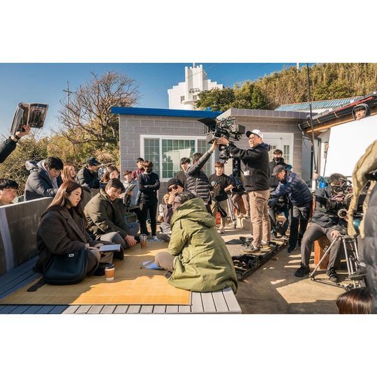 Jung Ryeo-won reveals the end of Prosecutor Civil WarActor Jung Ryeo-won posted a number of photos on his Instagram on February 11 with an article entitled Six months of short and long days were good every day.The photo was released by Drama Prosecutor Civil War behind-the-scenes cut, featuring staff, actors and Jung Ryeo-won who is engaged in shooting.Here, I feel the atmosphere of the team that is friendly.In addition, Jung Ryeo-won said, I was very happy every time I combined with my seniors who tasted the jewel-like script and directing acting and the cool Paul Paul flying.Finally, Jung Ryeo-won said, I am greeting you on the last broadcast today. Have fun. Thank you.JTBCs Drama Prosecutor Civil War (playplayed by Lee Hyun Seo Ja-yeon/directed by Lee Tae-gon), starring Jung Ryeo-won Lee Sun-gyun, is set to end on February 11.bak-beauty