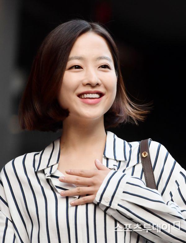 Actor Park Bo-young has signed an Exclusive contract with BH Entertainment.BH Entertainment, a subsidiary company, reported on the exclusive contract with Park Bo-young on the 11th.Park Bo-young made his debut with EBS Secret Correction in 2006, and appeared in the movie Your Wedding, Bloody Youth, Wolf Boy and Scandal Makers.In addition, he performed a thorough performance with the ability to act every piece of work regardless of genres such as drama tvN Abyss, Power Woman Dobongsoon, Oh My Ghost, KBS2 Jungle Fish 1, and SBS King and Me.Park Bo-young is foreshadowing a new leap forward with an exclusive contract with BH Entertainment.BH Entertainment said, I am glad to be with Park Bo-young Actor.I will give my full support and support to Actor, who has been loved by the public with impressive acting, and Park Bo-young, who has more to show in the future, so that I can continue my active activities in the future. In addition to Park Bo-young, BH Entertainment also includes Coriander, Gong Seung-yeon, Kim Go-eun, Kim Yong-ji, Park Sung-hoon, Park Jung-woo, Park Ji-hoo, Park Hae-soo, Chu Ja-hyun, Han Ga-in, Han Ji-min, and Han Hyo-joo belong.