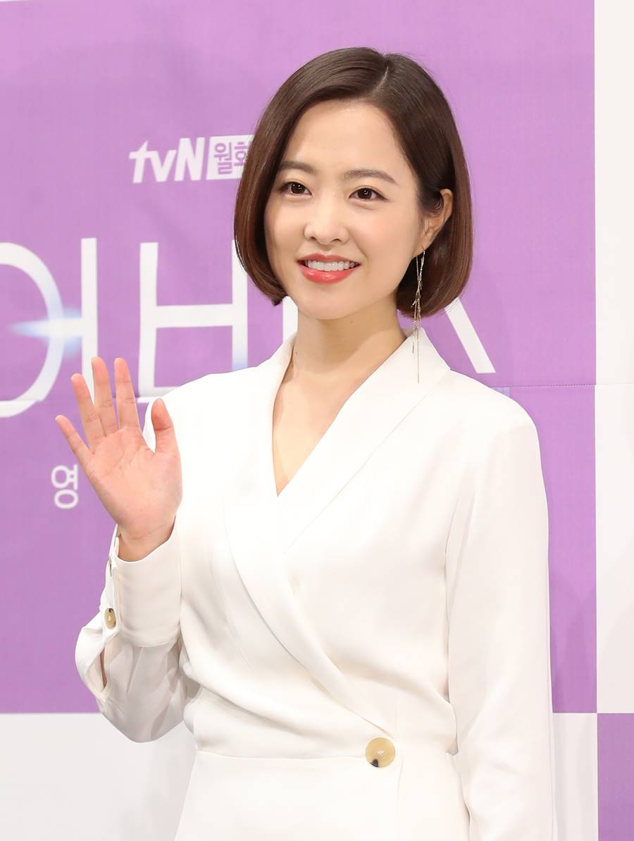 Actor Park Bo-young has signed an Exclusive contract with BH Entertainment.On Wednesday, BH Entertainment said it had signed an Exclusive contract with Park Bo-young; BH Entertainment said: We are delighted to be with Park Bo-young.Park Bo-young is an actor who has been loved by the public with an impressive acting.I will not spare any active support for Park Bo-young, who has a lot to show in the future, to continue his more active activities. Park Bo-young made his debut in 2006 with EBS Secret Correction.Since then, he has appeared in the movies Your Wedding, Bloody Youth, Wolf Boy, Scandal Makers and has been loved in various genres such as drama Dobong Soon, Oh My Ghost, King and I and Jungle Fish.Recently, he is having a break due to an arm injury.As the Fidesz party and the 10-year Exclusive contract were completed last December, interest in Park Bo-youngs destination was focused.BH Entertainment includes Kim Go-eun An So-hee Woo Hyo-kwang Yoo Tae Lee Byung-hun Lee Jin-wook Jung Woo Jin-gu Chu Ja-hyun Han Han Han Hyo-joo.=