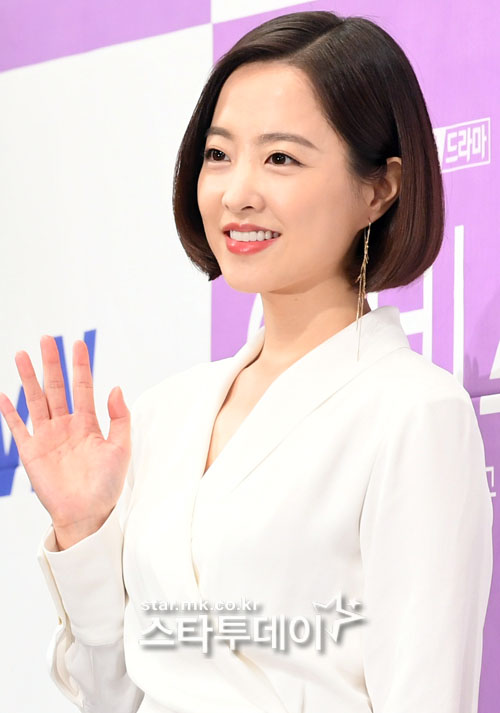 Actor Park Bo-young has signed an Exclusive contract with BH Entertainment.On the 11th, BH Entertainment reported on the official content with Park Bo-young.Park Bo-young has become a representative actor of Korea by showing his unique loveliness as a strong point, as well as being able to become a Loco Queen in every work, as well as showing his solid performance with the ability to act detail.Since his debut in 2006 as EBS Secret Correction, he has appeared in the films Your Wedding, Bloody Youth, Wolf Boy and Scandal Makers.He also pioneered his own unique domain regardless of genres such as drama tvN Abyss, Power Woman Dobong Soon, Oh My Ghost, KBS2 Jungle Fish 1, and SBS King and Me.BH Entertainment said, I am delighted to be with Park Bo-young Actor.I will give my full support and support to Actor, who has been loved by the public with impressive acting, and Park Bo-young, who has more to show in the future, so that I can continue my active activities in the future. On the other hand, BH Entertainment, which Park Bo-young signed an exclusive contract, is Ko Soo, Gong Seung Yeon, Kim Go-eun, Kim Yong Ji, Park Sung Hoon, Park Jung Woo, Park Ji Hoo, Park Hae Soo, It is an Actor Global Management Company belonging to Jung Woo, Cho Bok Rae, Jingu, Chu Ja Hyun, Han Gain, Han Ji-min and Han Hyo-ju.