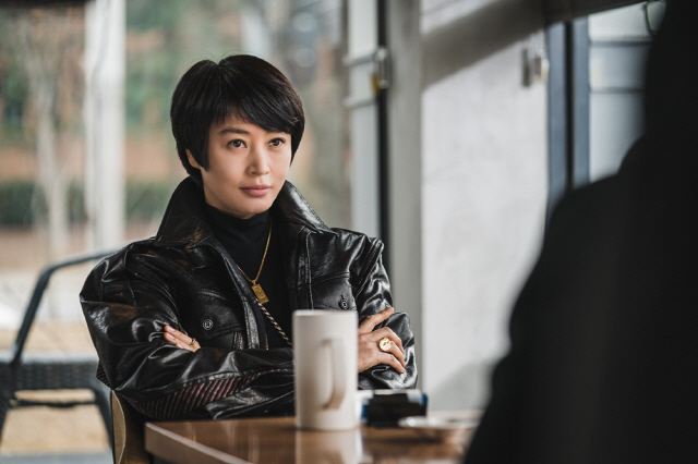 Why did actor Kim Hye-soo Choice Hyena as a comeback movie in the house theater?SBSs new gilt drama Hyena, which will be broadcasted on February 21, is a drama depicting two hyena-style Earths that are bitten, ripped and ripped by Lawyers.For victory, the drama fans are attracting attention, foreshadowing the fierce confrontation between the weed-like Lawyer Jung Geum-ja (Kim Hye-soo), who is not a means or method, and the flower-like Lawyer Yoon Hee-jae (Ji-hoon Joo), who has only walked the elite path.One of the reasons many prospective viewers are booking Hyena main shooter is the appearance of Kim Hye-soo.This is because he is an actor who boasts the best acting ability, character digestion, and unique aura.He heard directly from Kim Hye-soo about what Drama he was Choices and why he was Choices this work.Hyena attracted a lot of attention with Kim Hye-soos comeback movie for four years.Kim Hye-soo said, Even though the lawyers are a lot of drama, it was the main reason that it was not a courtroom drama but a character drama. He was attracted to the changeable and free-to-bound character, and the character and message delivery method that was out of the typical framework were fresh. So what is the charm of the character refiner who has made Kim Hye-soo so immersed?Kim Hye-soo said, The gold medal is an intense character armed with wildness and Earth 2 power. He explained that he does not lose his wit in any situation and achieves his goal in an unpredictable way.In a word, the gold medal is a figure who uses Lawyers mask, but inside it is a person who keeps Hyenas nature, he said. It looks unscrupulous and pleasant, but on the other hand, it is fascinated by the cynical back.What is Kim Hye-soo preparing to turn into such an attractive money-making person? He is faithful to the money-making person.The goal is to make Kim Hye-soo, who plays the gold medal and gold medal in the drama, feel a sense of unity. Already Kim Hye-soo has fallen for the money-fixing, now its time for viewers to fall into the money-making line that Kim Hye-soo will draw.I am curious and looking forward to the synergy that two attractive actors and characters will make together.SBS new gilt drama Hyena will be broadcast on Friday, February 21st at 10 pm following Stobrig.