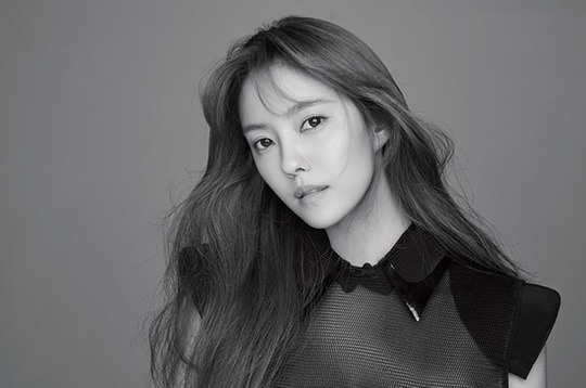 Hyomins new profile has been released.In a profile released on February 12, Hyomin showed a clean and innocent image with white shirts and pastel tones.In addition, it is a black dress that has a fatal allure, a bright smile that matches up-style hair, and a lovely charm.Hyomin, who announced the new start in 2020 with the release of his new profile, will be active in various fields such as music, acting and entertainment this year.Hyomin, who has a solid fan base overseas enough to hold solo fan meetings in Japan and Vietnam, proved its constant topicality last year, ranking 38th in Chinas SNS Weibo Selob Topic Ranking (first among Korean female entertainers).Minjee Lee