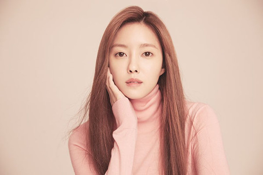 Hyomins new profile has been released.In a profile released on February 12, Hyomin showed a clean and innocent image with white shirts and pastel tones.In addition, it is a black dress that has a fatal allure, a bright smile that matches up-style hair, and a lovely charm.Hyomin, who announced the new start in 2020 with the release of his new profile, will be active in various fields such as music, acting and entertainment this year.Hyomin, who has a solid fan base overseas enough to hold solo fan meetings in Japan and Vietnam, proved its constant topicality last year, ranking 38th in Chinas SNS Weibo Selob Topic Ranking (first among Korean female entertainers).Minjee Lee