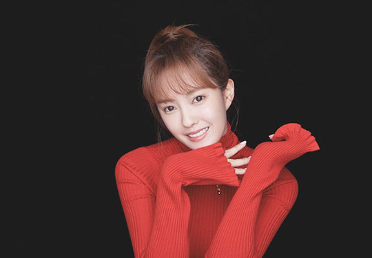 Hyomins new profile has been released.In a profile released on February 12, Hyomin showed a clean and innocent image with white shirts and pastel tones.In addition, it is a black dress that has a fatal allure, a bright smile that matches up-style hair, and a lovely charm.Hyomin, who announced the new start in 2020 with the release of his new profile, will be active in various fields such as music, acting and entertainment this year.Hyomin, who has a solid fan base overseas enough to hold solo fan meetings in Japan and Vietnam, proved its constant topicality last year, ranking 38th in Chinas SNS Weibo Selob Topic Ranking (first among Korean female entertainers).Minjee Lee