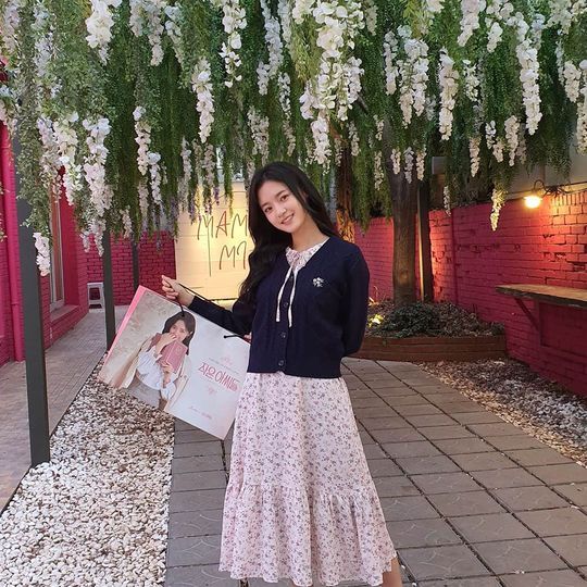 Actor Ko Bo-Gyeol shows off her adorable visualsKo Bo-Gyeol posted a picture on his instagram on February 12 with an article entitled The movie Little Girls is the day of release today.Ko Bo-Gyeol in the public photo is posing for the camera wearing a floral dress with a spring feeling.The beautiful beauty of Ko Bo-Gyeol, like a doll, attracts attention.Park So-hee