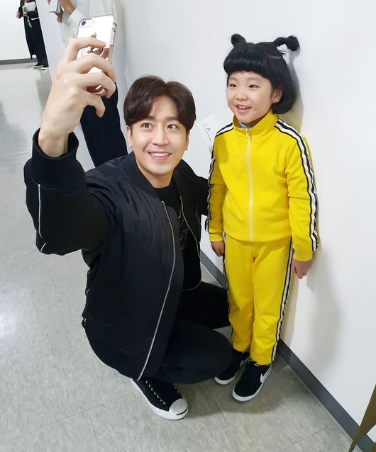Group Shinhwa Eric Mun showed a friendly appearance with Actor Ko Do-yeon in Wonna! Moon Chef.On the 11th, Eric Mun posted a picture and a picture on his Instagram, The scene of reading the script Wonderful! Moon Chef.Inside the photo is Eric Mun and Actor Ko Do-yeon, who appear in Wonderful! Moon Chef, taking pictures together.Eric Mun attracts attention with Paul Manafort, sitting together at the height of his eyes and taking pictures.On the other hand, Channel As new mini-series Unusual! Moon Chef, starring Eric Mun, will be broadcast on March 6.