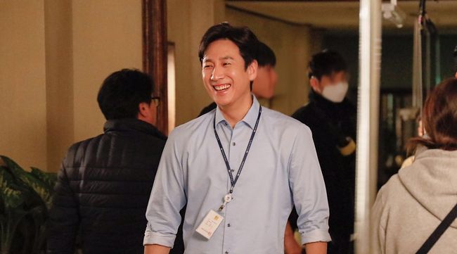 Actor Lee Sun Gyun, who took the test of Lee Sun-woong at JTBCs drama Prosecutor Civil War, said his end testimony.Lee Sun Gyun, who was fortunate to say, I feel a little strange because I am the first person to shoot a month ago. After the filming, the last six parts are taking care of the reunion.I am soothing the longing for the people who have been together with Drama. Lee Sun-woong, who was Acted by Lee Sun Gyun, seemed timid and knowledgeable in the early stages of Drama, but what he knew was a confident and rigid prosecutor who should die soon.Lee Sun Gyun expressed this prelude warmly and full of humanity and led the atmosphere of the drama Prosecutor Civil War.In particular, Lee Sun-woong, who is on the side of the socially weak without money, gave sympathy and resonance to many viewers.Lee Sun Gyun said, I thought that Lee Sun-woong would be a person if I reacted to the situation and tone of the script rather than making a character.I was able to express it friendly and comfortable because I was a person without fantasy. In addition, Jinyoung Ji Cheng Detective 2 Actors who acted together said, I was so grateful for the center of Lee Sung-jae, the grandfather of the grandfather, and I was so grateful for the laughter in the field.Chapro was the best who always led the scene with bright energy!It is pleasant, but Acting has learned a lot from serious Opró, and Kim Pro, who has been comfortable and open his mind as he continues to do so, was really good. All of the Jordans of Jinyoung Ji Cheng together, it was the best!I did not forget the encouragement and appreciation for all the actors of the Prosecutor Civil War, which filled every episode.Finally, I would like to thank the viewers and prospective viewers for their love of Prosecutor Civil War.If you do not see it, please look at IPTVRola when you have time. Prosecutor Civil War Fighting!! walnut and u entertainment offer