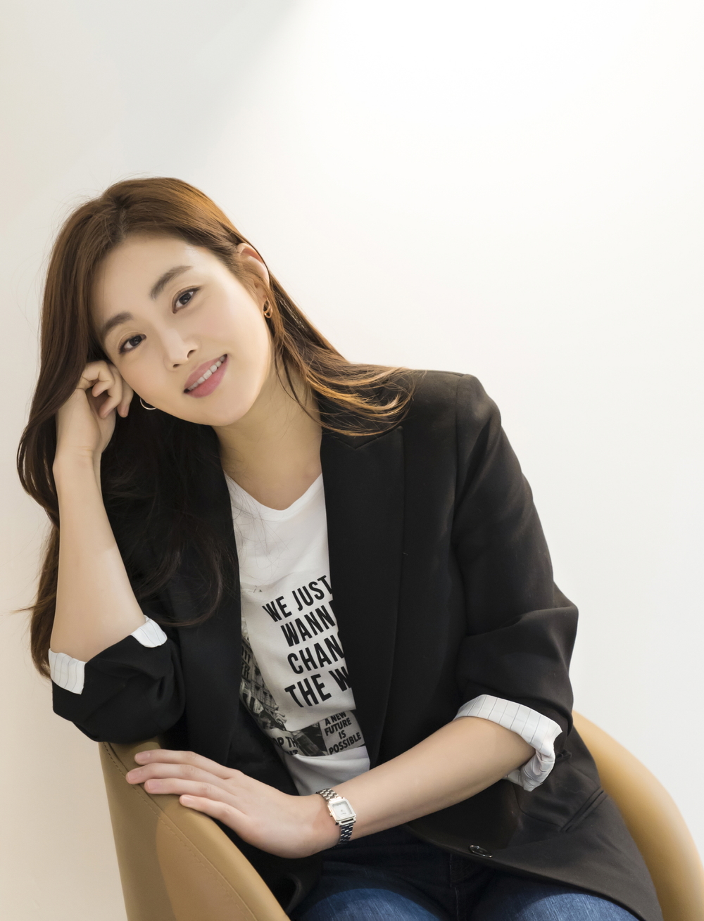 Kang So-ra reveals he wants to appear on fixed entertainmentActor Kang So-ra recently mentioned his image and character in and in Interview.Kang So-ra met screen audiences with her lead film.I dont hurt is a story about the extraordinary mission of the lawyers Tae-soo (An Jae-hong), who was ambitiously appointed as the director of Bronx Zoo Dongsan Park just before the collapse of the original work of the same name by HUN writer, and the employees who worked as animals instead of animals sold.It opened on January 15 and mobilized 1.22 million viewers.Kang So-ra said of the advantages of no harm that ended, Its good and fun, and the balance seems to be hard, but its all there.There are factors that make us look back when we laugh, he said. Our film is a difference that there are not many real animals.It is a movie that wrote the mask of an animal movie. Kang So-ra was divided into a veterinarian Wish and a veterinarian of the remaining garden park without leaving Bronx Zoo just before the collapse in I do not hurt.He also played the lion Acting of the whole body.To this end, Kang So-ra, who wore a suit with a weight of 10kg and played an Acting Tuhon, said, I took it so fun on the spot and it was a good memory and I did not expect this.It is so good to enjoy it personally. Above all, Kang So-ra learned the true taste of comedy through this film. Kang So-ra said, Comedy seems to be not funny if you try to be funny.If you are trying to be funny, you can not do anything. If you try hard, you will be so hard that you will act.So I thought I should be serious about the situation without thinking about comedy. I am serious, but the viewer should be funny.Kang So-ra is also famous for her hairy character, and she has revealed that she has had a small conflict (?) with her agency that she had never had fear of being broken.Kang So-ra, who dreams of free activities, said, I was originally ripped off by the company. I talked to the representative, and now I think I have autonomy.I think he knows that his child is not going to be his way. I think he has eyes that see me like a child. He also appeared on SBS Running Man, an entertainment program for a long time to promote movies.Kang So-ra said: The lesson I learned after my appearance on Running Man is that theres not one person to believe: it seemed like watching the cast was a celebrity.I saw Yoo Jae-sun and said, Its a miscarriage. Kang So-ra said, I was happy. Im looking for me.I am motivated to go out again, so I run for the game. I run only for the game, so I think I will be on the air only desperately. Kang So-ra said, The company was worried about going out regularly.If I relex rather than damage the image, Ill use a lot of slander terms and Ill be so endlessly broken.When I first went to live radio, I did a lot of things. I liked writers, but the faces of the company were bad.I want to try a radio DJ now. I have a good time to go home. bak-beauty