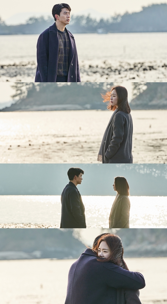 A romantic date for Ok Taek Yeon and Lee Yeon-hee has been unveiled.MBC Tree Drama The Game: To 0 oclock (played by Lee Ji-hyo/director Jang Joon-ho and Noh Young-seop) unveiled the scene of Date on the seaside full of excitement of Ok Taek Yeon and Lee Yeon-hee on February 13.The SteelSeries Ok Taek Yeon and Lee Yeon-hee foretell a deeper romance with their visuals alone.Among them, the beach where two people are standing side by side stimulates curiosity because it is the same beach that OkTaek Yeon saw in his death.There, the two of them are exchanging hot eyes with each other, and in another Steel Series, they are sharing a deep hug and stimulate the excitement of the viewers.However, in their facial expressions, they feel more worried and somehow sad than happy excitement, raising interest in what kind of romance the two people will face.minjee Lee