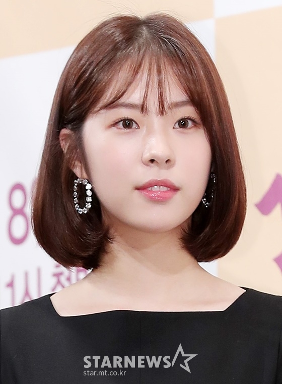 Actor Seo Eun-soo surprises Itaewon KlathAs a result of the coverage on the 13th, Seo Eun-soo will make a special appearance as a cameo in the 6th JTBC drama Itaewon Clath broadcasted on the 15th.Seo Eun-soo will appear as a new part-time job interviewer in Itaewon Klath on the pocha Short Night run by Park Seo-joon.Seo Eun-soo will show the enthusiasm and enthusiasm of the young man who wants to work at Sanbam and give a pleasant feeling.Itaewon Clath is a work that depicts the hip rebellion of youths who are united in an unreasonable world, stubbornness and popularity.Based on the popular webtoon of the same name, the drama started broadcasting on January 31, and it has been on the rise curve with 9.4% of TV viewer ratings in four broadcasts.Itaewon Klath is expected to exceed 10% of TV viewer ratings this week, and expectations are high for what synergy Seo Eun-soos appearance will create.