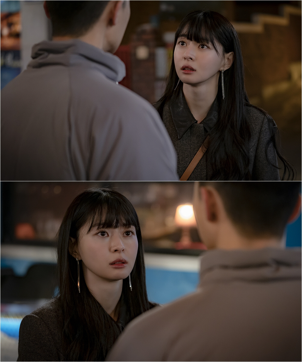 Itaewon Clath Actor Kwon Nara turned into straight SuA spoiler cut was released in surprise.Kwon Nara in the public photo is showing a dangerous look at Park Seo-joon, raising interest in the broadcast today (14th).The A-Man project unveiled Kwon Nara, who is performing a hot show with the announcement of Oh Soo-ahs stone fastball charm ahead of the 5th JTBC Golden Drama Itaewon Clath on the 14th.Recently, Kwon Nara has been completely immersed in Oh Soo-ah station, which breaks the framework of his first love character.In particular, in the last four episodes, Oh Soo-ah has been proud to admit that he reported single night while facing three parties with Park Seo-joon and Joy Seo (Kim Dae-mi).Furthermore, I ask Roy, Do you like me this way?As such, Kwon Nara received a favorable response by expressing the inner side of Oh Soo-ah, which is in conflict between the successful life that he enjoys and the pure support and favorite Park Roy, in a highly immersive performance.In the meantime, Oh Soo-ah, who is shaken by Chairman Jang Dae-hee (Yoo Jae-myeong), who says, How about showing me by action instead of talking while watching San Night in the trailer, raised tension.Then I throw up Furious on the street of Itaewon, and I am interested in what her heart is going to be because she is trying to kiss her, saying, I am not sorry for you at all and You are always too ..lighty.