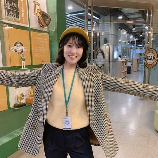 Actor Park Eun-bin has inspired viewers to expect SBS gilt drama Stove League last broadcast.Park Eun-bin wrote on his personal Instagram account on February 14, Today we broadcast the last episode of the Stove League.Please watch people go to a bigger growth with a heart-to-heart, please enjoy the fun until the end. Park Eun-bin in the photo is wearing a baseball team Dreams Hat in SBS gilt drama Stove League and is making a bright smile.Other photos released by Park Eun-bin show him holding Dreams The Closet.Park Eun-bin is playing Lee Se-young, head of the baseball club Dreams management team, in SBS gilt drama Stove League.Lee Se-young, who Park Eun-bin plays in the play, is a competent person who is trusted by Dreams leader Baek Seung-soo (Nam Gung-min).Choi Yu-jin