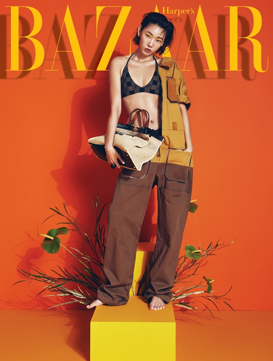 Top model Han Hye-jin once again decorates the March issue fashion cover with a unique presence.Han Hye-jin is the top model that is protecting the top spot in Korea, and he has completely digested the March issue of Harpers Bazaar magazine.In particular, Han Hye-jin in the picture is a unique confident pose, and Eru has completed a charismatic picture with a brilliant color that seems to be glowing under the hot sun of Italy, or a brand collection filled with a lovely floral mood that just seemed to bloom.It is also the back door that led to the reaction of Han Hye-jin through this photo shoot.Han Hye-jin, who reveals the unique presence of each picture through thorough self-management and exercise, is constantly showing up in entertainment broadcasts such as M.net Ballard in My and KBS joy Loves Interruption Season 3 and is maintaining the appearance of an all-round entertainer.On the other hand, Han Hye-jins picture can be found in the March issue of the magazine Harpers Bazaar and the official site.Photo = Harpers Bazaar