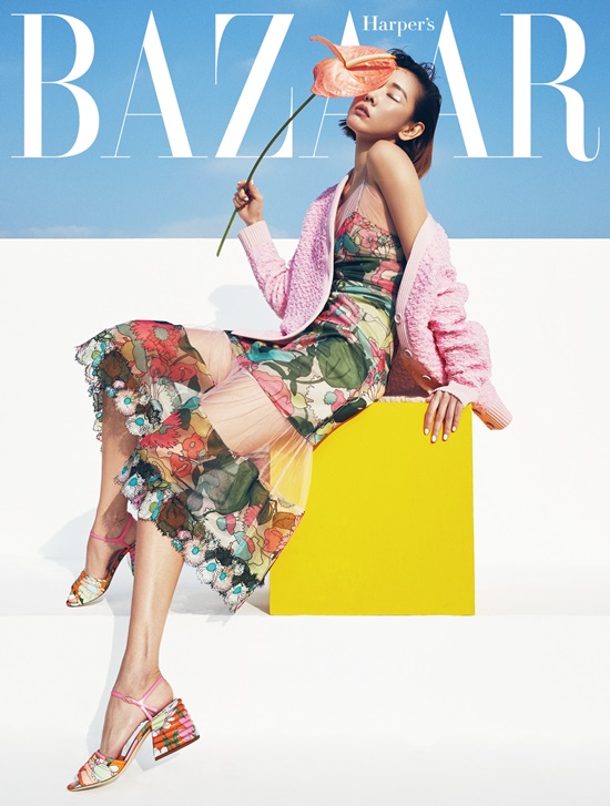Top model Han Hye-jin once again decorates the March issue fashion cover with a unique presence.Han Hye-jin is the top model that is protecting the top spot in Korea, and he has completely digested the March issue of Harpers Bazaar magazine.In particular, Han Hye-jin in the picture is a unique confident pose, and Eru has completed a charismatic picture with a brilliant color that seems to be glowing under the hot sun of Italy, or a brand collection filled with a lovely floral mood that just seemed to bloom.It is also the back door that led to the reaction of Han Hye-jin through this photo shoot.Han Hye-jin, who reveals the unique presence of each picture through thorough self-management and exercise, is constantly showing up in entertainment broadcasts such as M.net Ballard in My and KBS joy Loves Interruption Season 3 and is maintaining the appearance of an all-round entertainer.On the other hand, Han Hye-jins picture can be found in the March issue of the magazine Harpers Bazaar and the official site.Photo = Harpers Bazaar