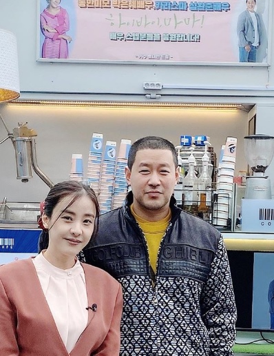 Actor Park Eun-hye reveals gratitude to Tony AhnPark Eun-hye told his Instagram on the 13th, The surprise Gift Coffee or Tea that the representative of the senser sent me personally.The world of Churus is delicious and powerful. Park Eun-hye in the public photo is standing side by side with Shim Wan-joon and looking at the camera.The two are smiling in front of Coffee or Tea, which Tony Ahn sent, and attract attention.On the other hand, Park Eun-hye will appear on TVN drama Hibye, Mama!Photo: Park Eun-hye SNS