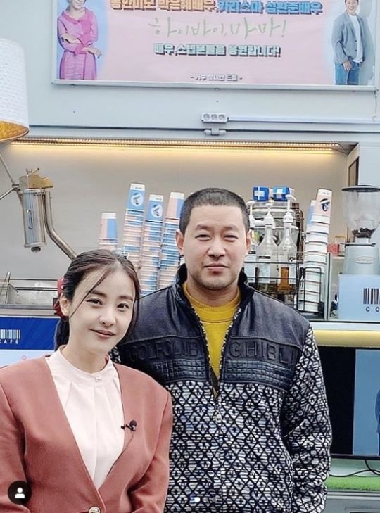 Park Eun-hye said on his SNS on the 13th, A surprise gift from the representative of the sensual person.Coffee or Tea, Churos The world is delicious and powerful .Park Eun-hye in the public photo is Toians TVN new drama Hi Esporte Clube Bahia, Mama!She is standing in front of Coffee or Tea, who sent her to the set. She is staring at the camera with a bright smile with Actor Shim Wan-joon.Park Eun-hye signed an exclusive contract with Wooridul Company, a company founded by Tony Ahn for Actor Management, last year. Shim Wan-joon is also a member of Wooridul Company.On the other hand, Park Eun-hye played the role of mother Seo Bong-yeon who left her son Alone in TVN new drama Hi Esporte Clube Bahia, Mama and died as a ghost.The first broadcast on the 22nd.