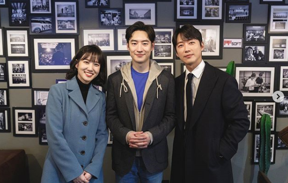 Actor Lee Je-hoon expressed his feelings for appearing in the Stove League.Lee Je-hoon, who made a special appearance on the last episode of SBS gilt drama Stove League broadcast on the 14th, played Lee Je-hoon, CEO of IT company PF.Lee Je-hoon was offered a take over by the Dreams club from Baek Seung-soo (Namgoong Min), but he drew a line that his willingness to take over was not clear.The two also had disagreements with the employment succession and the ointment.However, Baek Seung-soo captivated Lee Je-hoon with a meticulous presentation and left Dreams after selling it to him.After the broadcast, Lee Je-hoon posted a picture of his instagram with Stove League Namgoong Min and Park Eun Bin.He said, I was Honor because I could appear in a work that was so affectionate.I dont think Ill ever forget about it, Lee Je-hoon confessed, Ive had a lot of trouble with the Stove League family, including Baek Seung-soo, Lee Se-young, and Jang Jin-woo.It was the best.