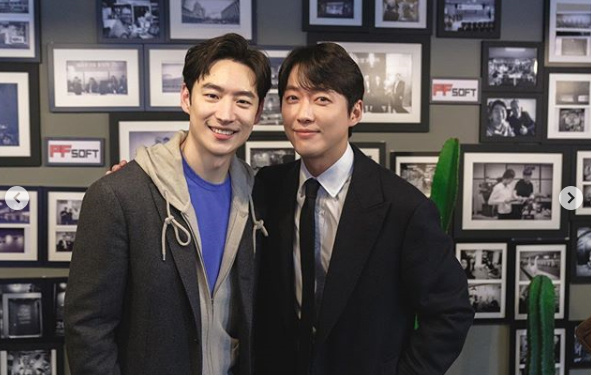 Actor Lee Je-hoon expressed his feelings for appearing in the Stove League.Lee Je-hoon, who made a special appearance on the last episode of SBS gilt drama Stove League broadcast on the 14th, played Lee Je-hoon, CEO of IT company PF.Lee Je-hoon was offered a take over by the Dreams club from Baek Seung-soo (Namgoong Min), but he drew a line that his willingness to take over was not clear.The two also had disagreements with the employment succession and the ointment.However, Baek Seung-soo captivated Lee Je-hoon with a meticulous presentation and left Dreams after selling it to him.After the broadcast, Lee Je-hoon posted a picture of his instagram with Stove League Namgoong Min and Park Eun Bin.He said, I was Honor because I could appear in a work that was so affectionate.I dont think Ill ever forget about it, Lee Je-hoon confessed, Ive had a lot of trouble with the Stove League family, including Baek Seung-soo, Lee Se-young, and Jang Jin-woo.It was the best.