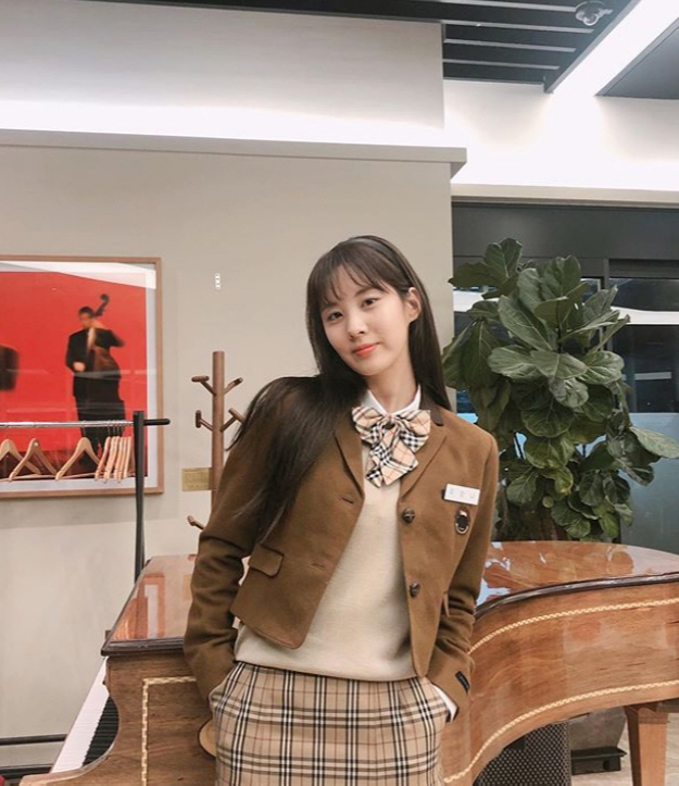 On Thursday, Seohyun opened the door to his Instagram page saying Hello Dracula D-day.Im meeting at JTBC at 9:30 tonight, Im excited, he posted photos with the article.In the photo, there was a picture of Seohyun dressed up in a brown color uniform that was disassembled into Saint Anne in JTBC drama Festa Hello Dracula.The story of the special friendship between the daughter Saint Anne (Seohyun), who has been unconditionally lost to her mother, and her mother Mi-young (Lee Ji-hyun), the indie band vocalist Seo-yeon, who is worried between dreams and reality, and the child Yura who grew up eating snowballs.On the other hand, Hello Dracula will be broadcasted at 9:30 pm on the 17th.