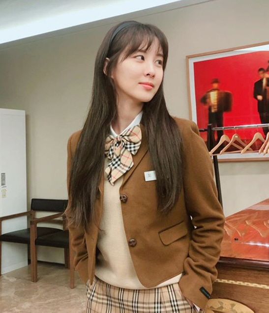 On Thursday, Seohyun opened the door to his Instagram page saying Hello Dracula D-day.Im meeting at JTBC at 9:30 tonight, Im excited, he posted photos with the article.In the photo, there was a picture of Seohyun dressed up in a brown color uniform that was disassembled into Saint Anne in JTBC drama Festa Hello Dracula.The story of the special friendship between the daughter Saint Anne (Seohyun), who has been unconditionally lost to her mother, and her mother Mi-young (Lee Ji-hyun), the indie band vocalist Seo-yeon, who is worried between dreams and reality, and the child Yura who grew up eating snowballs.On the other hand, Hello Dracula will be broadcasted at 9:30 pm on the 17th.