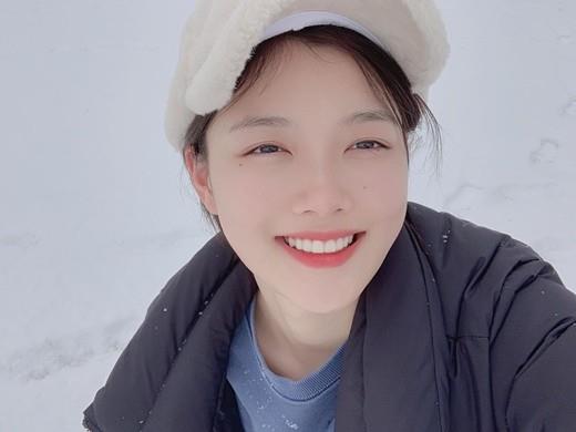Actor Kim Yoo-jung flaunts her innocent lookOn the 17th, Kim Yoo-jung posted two photos on his SNS with an article entitled Be careful of your eyes.Kim Yoo-jung in the public photo is building Smile in the background of a pile of snow. Kim Yoo-jungs bright Smile creates innocence.His white skin stands out.Meanwhile, Kim Yoo-jung has been in close contact with Yoon Gyun-sang in the JTBC drama Clean Up Once Hot, which ended in February last year.