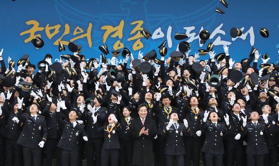 지난해 3월 충남 아산시 경찰대학교에서 열린 2019년 경찰대학생·간부후보생 합동임용식. [뉴스1]