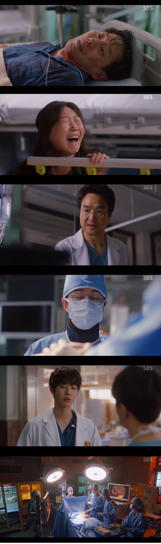 Will Romantic Doctor Kim Sabu 2 Ahn Hyo-seop leave Doldam Hospital?Lee Sung-kyung (Cha Eun-jae) overcame the surgery Nausea in SBS Wolhwa Drama Romantic Doctor Kim Sabu 2 (playplayed by Kang Eun-kyung, directed by Yoo In-sik Lee Gil-bok) broadcast on the 17th.On the show, Seo Woo Jin (Ahn Hyo-seop) looked at Kim Sabus wound and worried, When will you get the date of surgery, please let me know because Im your doctor?Kim said, How long will the operating room not go in? Seo Woo Jin replied, It is a problem with Professor Park Min-guk.Kim said, Do one more case on time.Doldam Hospital was accompanied by an emergency patient with a severed leg in a factory cutter.Cha Eun-jae, who ran to the medical room after receiving a call, performed first aid with Park Eun-tak (Kim Min-jae) at Bae Mun-jungs instructions, and Kim Sa-bu performed the surgery straight away.Then, Seo Woo Jin visited Park Min-guk (Kim Joo-heon) and demanded permission to operate, saying that there are emergency patients.Park Min-guk ordered Yang Ho-joon (Ko Sang-ho) to perform surgery instead, and did not give up surgery room 1 because he saw VVIP patients. Nam Do-il (Kyun Woo-min) was angry.Bae Moon-jung told Kim Sabu, The patient with the amputated leg does not want surgery. It seems to be due to the operation cost. Kim said, Did not you contact the factory?When Kim Sabus words were over, the patients wife and child came to the hospital, and his wife saw the severed legs and said, What do you do?Kim approached the two people and said, Get surgery soon. The degree of recovery depends on your will. The patient said, I can not do such surgery.I can not spend money because I do not know what will happen. What do my seller do? I just think I was a bad luck. Kim said, I am a father and now I do not remember anyone who gives up on it.I am a father who is desperated because of his luck. After the emergency patient continued to come in without any time to cope with Yang Ho-joon, Park Min-guk told Seo Woo Jin, Emergency trauma should be taken by Seo Woo Jin until the VIP patients surgery is over.Do not bother my team anymore, and Seo Woo Jin showed a joy and started preparing for surgery.On the other hand, Cha Eun-jae came to Kim Sabu, and Cha Eun-jae said to Kim Sabu, I have not finished the Nausea medicine you gave me. I would like you to tell me what medicine is.Kim said, I do not need a prescription. It was a digestive agent. I explained your case to a doctor I know well.I think the pressure to do well is maximized in a narrow operating room. You dont have to feel pressure anymore. Youve done well.Then, Seo Woo Jin, who was in surgery, called Cha Eun-jae and asked him to solve the patients chest symptoms.Seo Woo Jin said to Cha Eun-jae, who is worried that Nausea will be back, Why are you so confident? How much surgery you have done in the meantime.I will run and run if I fall again. Cha Eun-jae entered the operating room and finished the patients surgery perfectly.Then, Cha moved straight to the first operating room to assist Kim Sabu, who was leading a patient with a severed leg, and finished the operation safely.Yang Jun-ho, who failed to schedule the VIPs surgery, asked Shim Hye-jin (Park Hyo-joo) to confirm the operating room, saying, I am sensitive to Professor Park Min-guk these days.Shim Hye-jin refused, saying, I am against this surgery. I have a bad feeling.Yang Jun-ho told Park Min-guk, and he said, Let me have surgery tomorrow.Finally, Seo Woo Jin was found and dragged by Ushijima the Loan Shark vendors while he was with Cha Eun-jae.Ushijima the Loan Shark vendors offered a contract to another hospital, threatening Seo Woo Jin that he had a person named Kim Sabu at the hospital.After that, Seo Woo Jin returned to Doldam Hospital, and he told Kim Sabu, I think I should go to another hospital.I wanted to quit several times, but I praised me for saying, I did not give up. I did not give up and I met Kim Sabu. It was not a long time, but I thanked him.