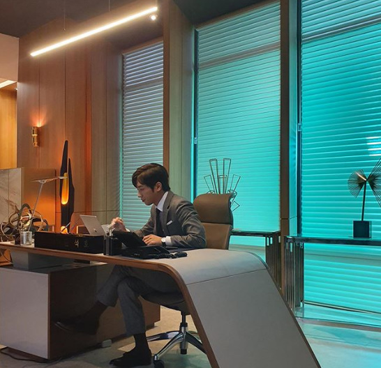 Actor Lee Sang-yeob has unveiled a scene of a warm-hearted Good Casting shooting.Lee Sang-yeob posted a photo on his SNS on the 17th with an article entitled April 27 10:00 SBS # Goodcasting #START #Zle # Progamerst.In the photo, Lee Sang-yeob boasted a neat charm in a grey suit and tie; Lee Sang-yeobs warm side takes his gaze away.Lee Sang-yeobs manly charm is overflowing.Lee Sang-yeob will be active as a starring role in KBS 2TV weekend drama Ive Goed Once, which is scheduled to air in March, as well as Good Casting, which was confirmed on April 27th.