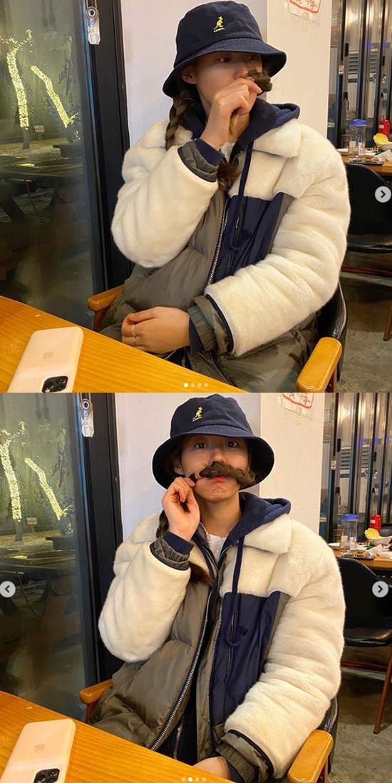 Group AOA Seolhyun showed off its wild charmSeolhyun posted several photos on his Instagram on the 16th.In the open photo, Seolhyun is wearing a bunger hat with a braided head and a hip style.Especially, the hairy character of Seolhyun, who makes a comical appearance by making a mustache with a braided head, stands out.Among them, Seolhyun asked, Is it boring? And laughed by posting shrimp grilled and seafood noodles.In the meantime, Seolhyun has been communicating with fans by uploading food photos through Instagram.Fans responded to Please keep up the delicious food picture and Let me know where you ate and welcomed Seolhyuns food stargram.Photo: Seolhyun Instagram