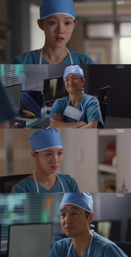 Romantic Doctor Kim Sa-bu 2 Han Suk-kyu encouraged Lee Sung-kyung.In the 13th episode of SBSs drama Romantic Doctor Kim Sabu 2 broadcast on the 17th, Kim Sabu (Han Suk-kyu) was shown consoling Cha Eun-jae (Lee Sung-kyung).On the same day, Cha Eun-jae told Kim that the medicine he had eaten because of the surgery Nausea was down. Kim said that the surgery Nausea medicine was actually a digestive agent.Was the medicine I ate before entering the operating room a digestive agent? However, it is. How can a digestive agent? asked Cha Eun-jae, I consulted the NP Doctor about your case. Its like pressure Nausea, not surgery Nausea.The pressure to do well is maximized by an enclosed operating room. Its like youre reacting right away. You dont have to feel pressure.Youve done well and youre going to keep doing well, arent you? he encouraged.Photo = SBS Broadcasting Screen