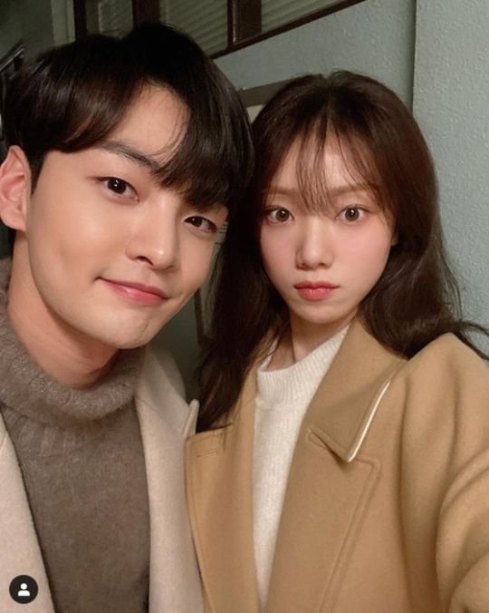 Kim Min-jae posted a picture on his SNS on the 17th with an article entitled Romantic Doctor Kim Sabu 2 Should catch the premiere. Rare Two Shots.Kim Min-jae in the public photo is with Lee Sung-kyung. He is leaving Selfie in his plain clothes.The warm visuals of the two catch their eye.The netizens who responded to the photos responded such as Beautiful Sam is jealous of this post, It is too handsome and Sould catch the premiere today.On the other hand, Kim Min-jae is appearing as a nurse Park Eun-tak of Doldam Hospital in SBS drama Romantic Doctor Kim Sabu 2.