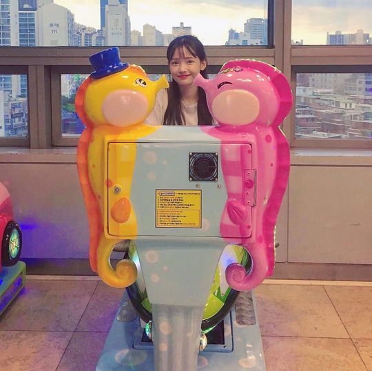 Actor Ha Yeon-soo flaunted her adorable visualsHa Yeon-soo posted a picture on his Instagram on February 18.In the open photo, Ha Yeon-soo poses for the camera on a childrens ride.Ha Yeon-soos cute Smile, as well as a unique youthful atmosphere, makes fans thrill.Park So-hee