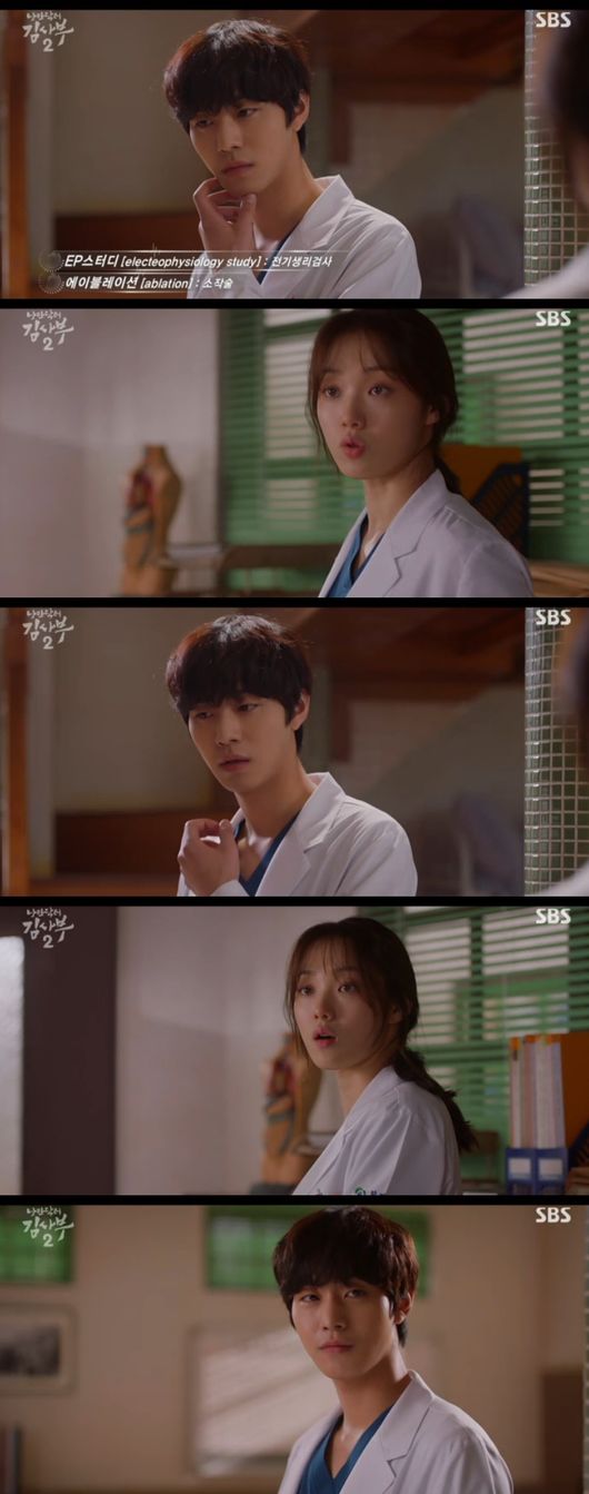 Lee Sung-kyung in Romantic Doctor Kim Sabu 2 completely overcame Nausea in Cheering of Ahn Hyo-seop following Han Suk-kyu.Eun-jae (Lee Sung-kyung) successfully performed his first surgery without medicine in SBS Wolhwa Drama Romantic Doctor Kim Sabu Season 2 (director Yoo In-sik, Lee Gil-bok, and Kang Eun-kyung) broadcast on the 17th.Woojin (Ahn Hyo-seop) again followed the debtors in secret to avoid damaging the debtors to the debtors, and to the silver (Lee Sung-kyung).Eunjae, who had been dealing with personal affairs, suddenly called Woojin, but Woojin was already taken to the debtors.11 hours ago, Woojin, who became Masters doctor, worried about when the Master would undergo formal surgery.The master was rather worried about Woojin, who did not enter the operating room, and Woojin soothed his concern that he was a grass problem with Park Min-guk (Kim Joo-heon).The emergency room at Doldam Hospital was busy with emergency patients, and a factory worker who had his legs cut off was screaming and suffering, and the master helped Moon Jeong (Shin Dong-wook) to start surgery.However, the patient refused to operate because of the cost of the operation. The master, who had been informed of the unfortunate situation, tried to contact the factory officials, but no one came.The patients guardian was in a fever, and the master also recommended surgery, but the patient was stubborn. The patient who gave up his legs because of money said, What do my arms do this?In an upset heart, the master shouted, Is it your father to say that? Who would sympathize with that? Is he going to live as a desperate father?Woojin, who saw this, thought, How far should we treat the patient, and how far should we look at their wounds?Park Min-guk blocked Woojins surgery, which complicated the situation at Doldam Hospital. Woojin informed the situation that emergency trauma patients were being pushed to stimulate Park Min-guk.Woojin said, I will take it until I get it. He waited for his surgery to be released.At this time, Park Min-guk called Woojin again.Park Min-guk said, Just take emergency trauma until the VIP surgery is over, do not bother my team anymore.Thanks to Woojin, he was back on the operating table.Eun-jae asked the master about the prescription of the drug, saying that his Nausea medicine was out, and he said that it was a digestive agent, and that it would be pressure Nausea when he consulted the neuropsychiatry.I do not need to feel the pressure that came from your body, the master said. I have done well and I will do well in the future.Eun-jae was speechless at the unexpected fact. Woojin went to the silver, and Eun-jae told Woojin this.Eunjae said, What do you do now? Woojin said, You can do what you did, you do not believe in digestives. Think of the answer.But he was again distressed by Nausea, and Woojin, who noticed it, deliberately called him. He was again in a fight with himself.Woojin gave the courage to Eunjae, saying, There are many surgeries you have done in the meantime, what are you afraid of? Eunjae caught up with the surgeries he succeeded in and the encouragement of Kim Sabu.She was brave and was on the operating table for the first time without drugs. Kim looked at her from afar.Woojin said to the nervous silver dont be afraid and do it and from behind, the master shouted concentration; the silver master performed the surgery in the twos Cheering.Woojin and Eunjae jointly discovered the problems of the surgery and successfully completed the surgery, and the master smiled at this appearance.After completing the surgery, Eunjae went to the operating room with Kim Sabu.Kim said, Lets make sure this patient walks. After the surgery, Woojin succeeded in the operation with the master and completely overcame Nausea.Romantic Doctor 2 captures the broadcast screen