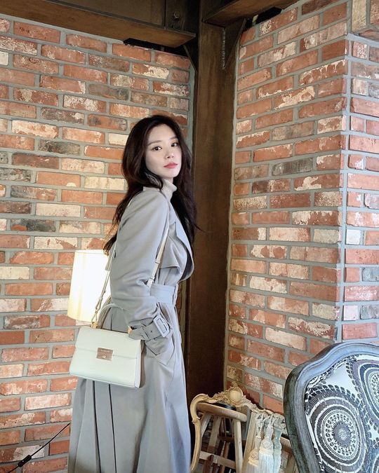 Actor Lee Ju-bin showed off his fresh beauty.Lee Ju-bin posted several photos on his instagram on February 19.The photo shows Lee Ju-bin standing chic. Lee Ju-bin smiles at the camera. Lee Ju-bins disappearing small face catches his eye.Fans who encountered the photos responded such as Really Goddess of the atmosphere, Pretty, Pictorial.delay stock