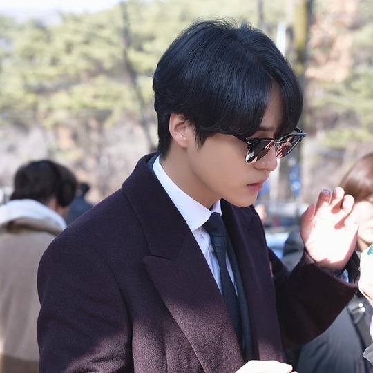 Actor Yang Se-jong returned as a romantic doctor Kim Sabu 2 Do In-beom.On February 19, the official SNS of the agency, Kang People, posted a photo of the SBS drama Romantic Doctor Kim Sabu 2 of Yang Se-jong.In the photo, Yang Se-jong is a good-looking teacher who returned to Doldam Hospital.I hope that the Actor of Sejong will be active in the future, he added, adding, In-bum has turned the stone wall over.Park Su-in