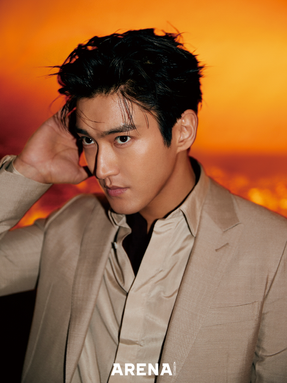 news teamSinger and Actor Choi Siwon showed off his unique presence as a pictorial.On the 20th, fashion magazine Arena Homme Plus released Choi Siwons picture.Choi Siwon in the public picture and interview attracted attention with city visual and inspector George Gently.In another cut, luxury leisure wear such as a leather jacket and a hooded T-shirt was modern and sophisticated.Especially, his deep eyes and bold pose, which contain both softness and charisma, added to the perfection of the picture.On the other hand, Choi Siwons picture can be seen in the March issue of Arena Homme Plus