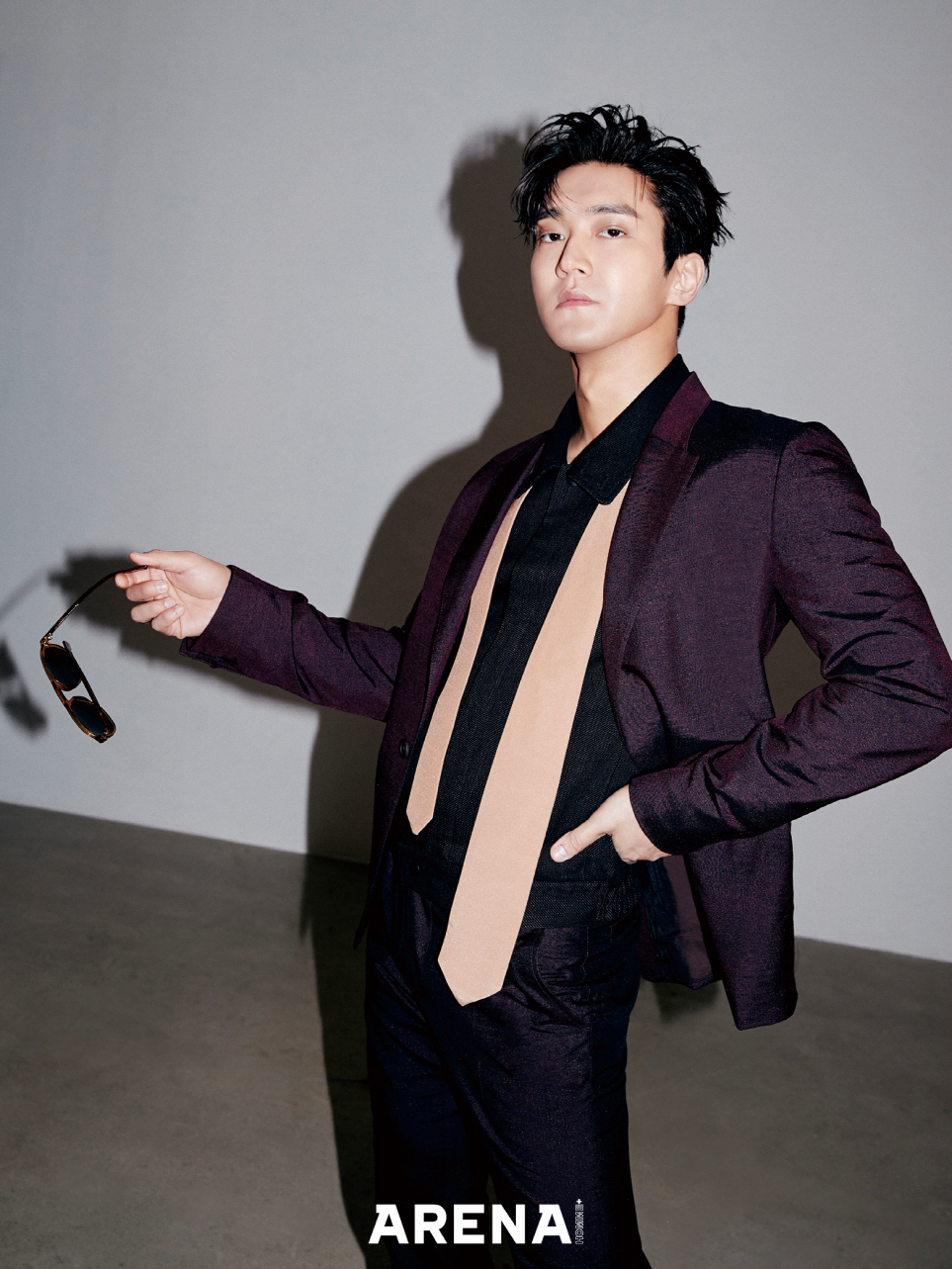 news teamSinger and Actor Choi Siwon showed off his unique presence as a pictorial.On the 20th, fashion magazine Arena Homme Plus released Choi Siwons picture.Choi Siwon in the public picture and interview attracted attention with city visual and inspector George Gently.In another cut, luxury leisure wear such as a leather jacket and a hooded T-shirt was modern and sophisticated.Especially, his deep eyes and bold pose, which contain both softness and charisma, added to the perfection of the picture.On the other hand, Choi Siwons picture can be seen in the March issue of Arena Homme Plus