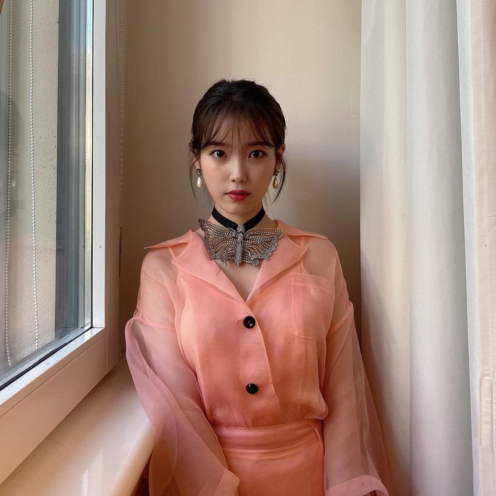 A I-yu has revealed her current status in Milan.Singer and Actor IU posted an article and photo on his instagram on February 20, Butterfly (butterfly).In the photo, IU wore a pink see-through costume and a butterfly necklace with a face-sized face. It was taken during the photo shoot, and IUs watery Beautiful looks stands out.IU left for Milan, Italy, on the 18th to attend the fashion show.emigration site