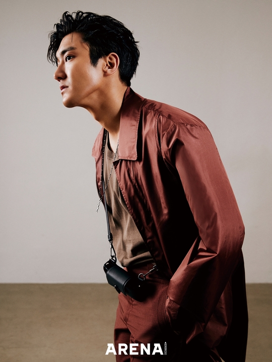 <p>Choi Siwon  of the pictorial and Interview with the public.</p><p>Choi Siwon  is a male fashion magazine ‘Arena Homme Plus’ window-time 14th anniversary number 3 June in the fashion brand ‘Zegna’by Muse selected as the cover, and the pictorial shooting were in progress.</p><p>Choi Siwon  is a colorful style of a variety of poses and perfect visuals for she was, of course, the time taken throughout the photographer and editor and enthusiastically communicate and to monitor, such as better cut to make the effort to look the scene atmosphere to a warming draw.</p><p>Also Choi Siwon  is in the shooting, and proceed with the Interview in “this year, Super Junior celebrated 15 years of. With the fans that now the perspective is altogether different. A fan companion feel you,”and the fans for the affection exposed.</p><p>This Choi Siwon  is “how much affection and the role and work on that seems more important and feel”and work on a passion, and talked, and last year Koreas first UNICEF East Asia Pacific regional goodwill ambassadors appointed would have received two and “really grateful think. Power within constantly want to do the activity called”noise sensitivity revealed</p>