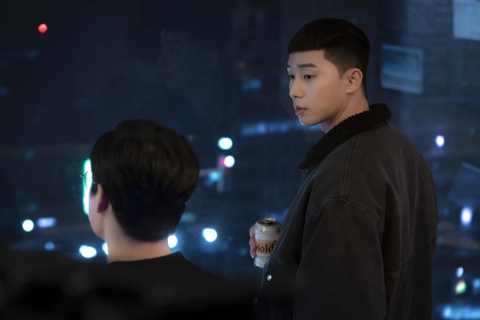 The thrilling cooperation between Park Seo-joon and Lee David begins.JTBC gilt drama Itaewon Klath (director Kim Sung-yoon, playwright Cho Kwang-jin, production showbox and writing, original webtoon Itaewon Klath) captured the meeting between Park Seo-joon and Lee Ho-jin (Lee David) on the 21st, ahead of the 7th broadcast.Lee Ho-jin, who returned to fund manager in the big picture of Roy for revenge, heightens expectations whether it will be a number of Gods.The big picture of Jang Dae-hee (Yoo Jae-myung) and Park Sae, who is aiming for Jangga Group, is gradually outlined.In the last broadcast, Park expressed his ambition to grow a single night into a franchise that is more than a long-distance franchise, and when he met it, Chang set a day of checks on his firm goal and watched the day.He watched the interference of The Fountainhead (Mr. Ahn Bo-hyun), who prevents the chance to appear on the air at night, and Osua (Mr. Kwon Na-ra), who is struggling between Jangga and himself, and started a series of conversions.Park has invested a total of 1.9 billion won in the Jangga Group and became a shareholder. Jang, who made a mad smile, found Foa directly.The cool eye contact of the two men, who finally faced each other again, amplified the tension.The meeting between Roy and Lee Ho-jin ignites curiosity, and the reunion of two hot-blooded youths looking at each other with a harder look raises their heart rate.Lee Ho-jin, who was helpless by the indiscreet violence and harassment of the Fountainhead during his school days.But in the last broadcast, he re-emerged as a fund manager to help Park, giving him an amazing turnaround: his story of working with Park, who saved himself in the past, and his performance.Another photo of Park checking the questionable documents makes Lee Ho-jin and the multiple editions more curious.In the 7th broadcast on this day, Park will provoke Chang, who visited Foa at night.In the preliminary video, What is your intention to invest this morning? The answer to the chairman, who checks, Do you think I care quite much?Here, we will implement the plan that has been carefully built for seven years with Lee Ho-jin, who became fund manager.His counterattack, which has set the back of the chairmans head properly, raises expectations that he will speed up.pear hyo-ju